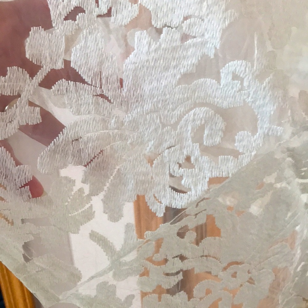 Forever 21 FULL circle ivory skirt. Women’s M. Brocade detail on top, w/ liner. - Picture 3 of 6